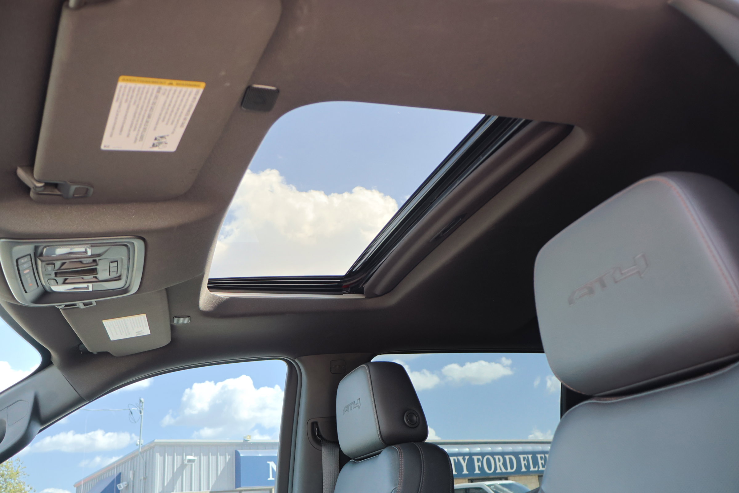 Used 2022 GMC Sierra 1500 AT4 w/ Technology Package image 17