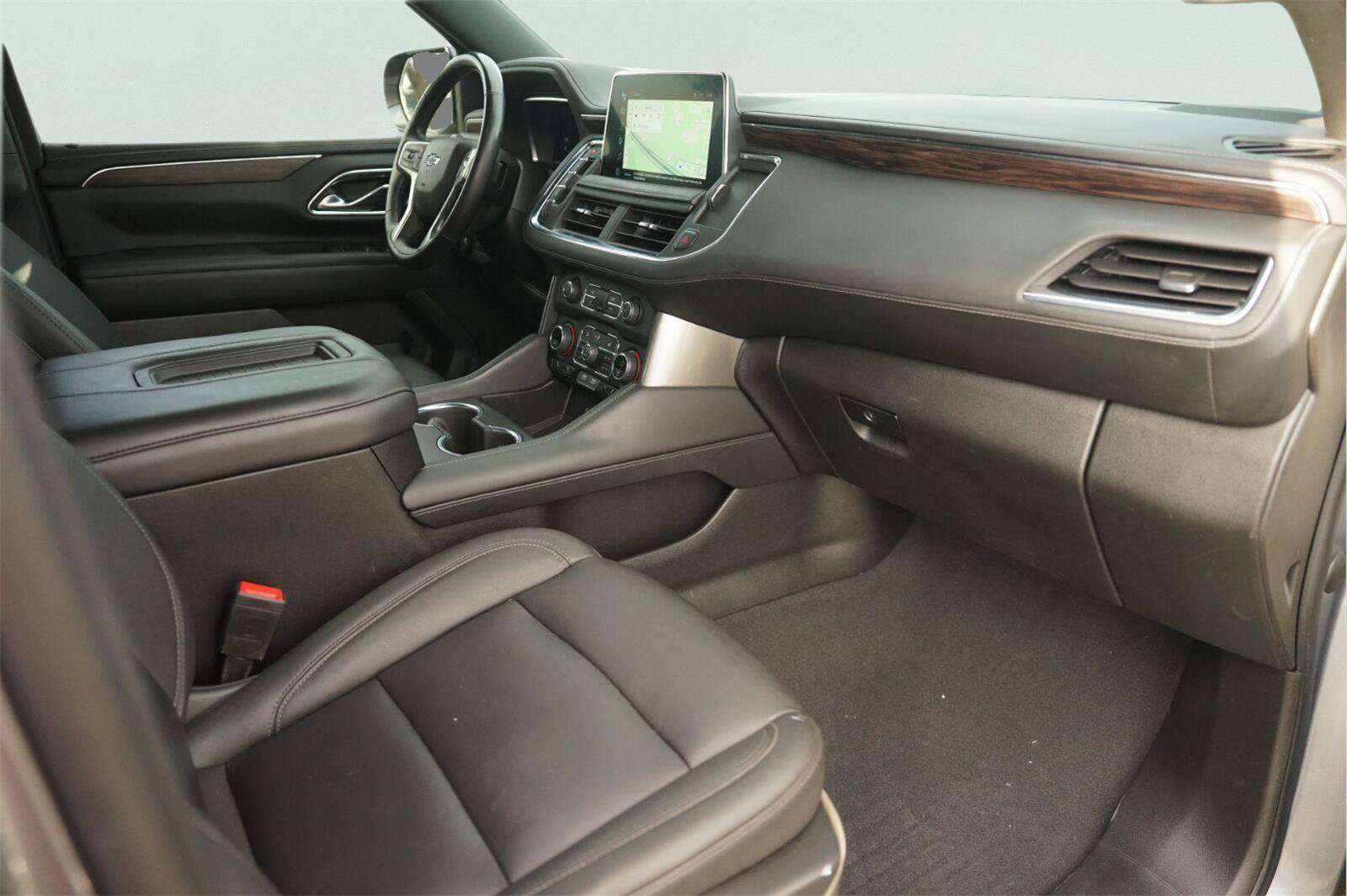 Used 2022 Chevrolet Tahoe Z71 w/ Luxury Package AWD/4WD image 19