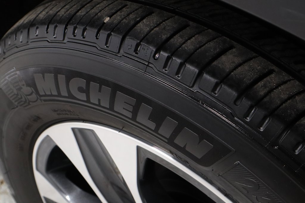 Used 2022 Toyota Highlander XLE image 19