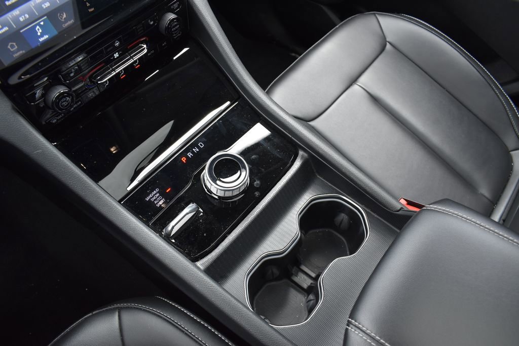 Used 2023 Jeep Grand Cherokee Limited w/ Black Appearance Package image 12