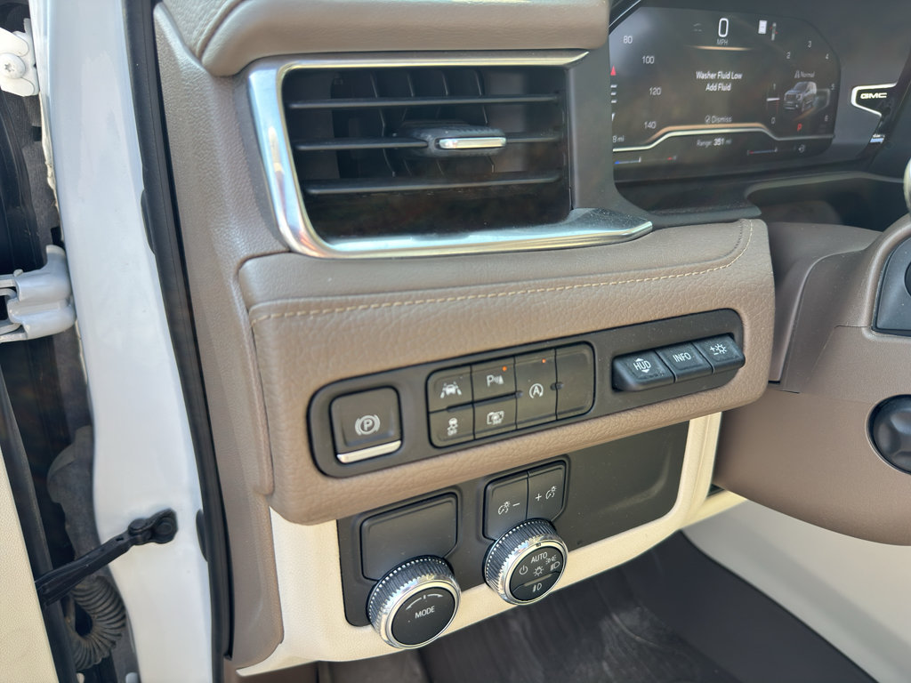 Used 2023 GMC Yukon Denali RWD image 14