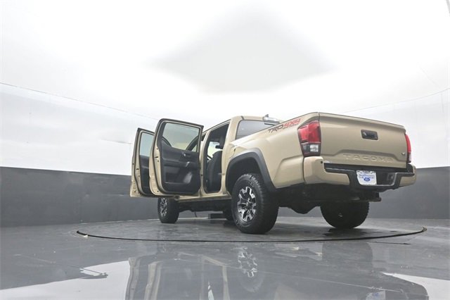 Used 2019 Toyota Tacoma TRD Off-Road image 39
