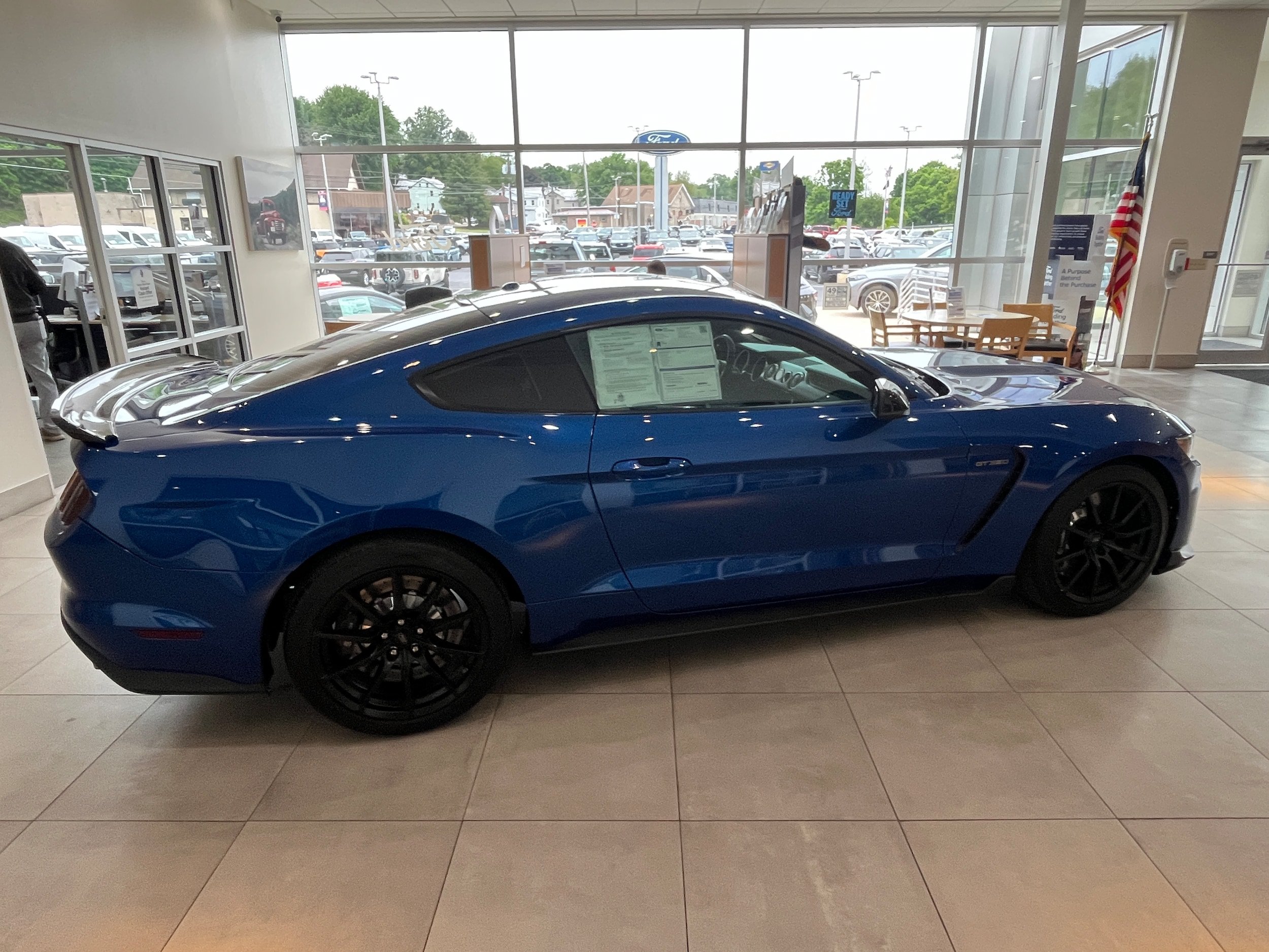 Certified 2017 Ford Mustang Shelby GT350 w/ Convenience Package RWD image 4