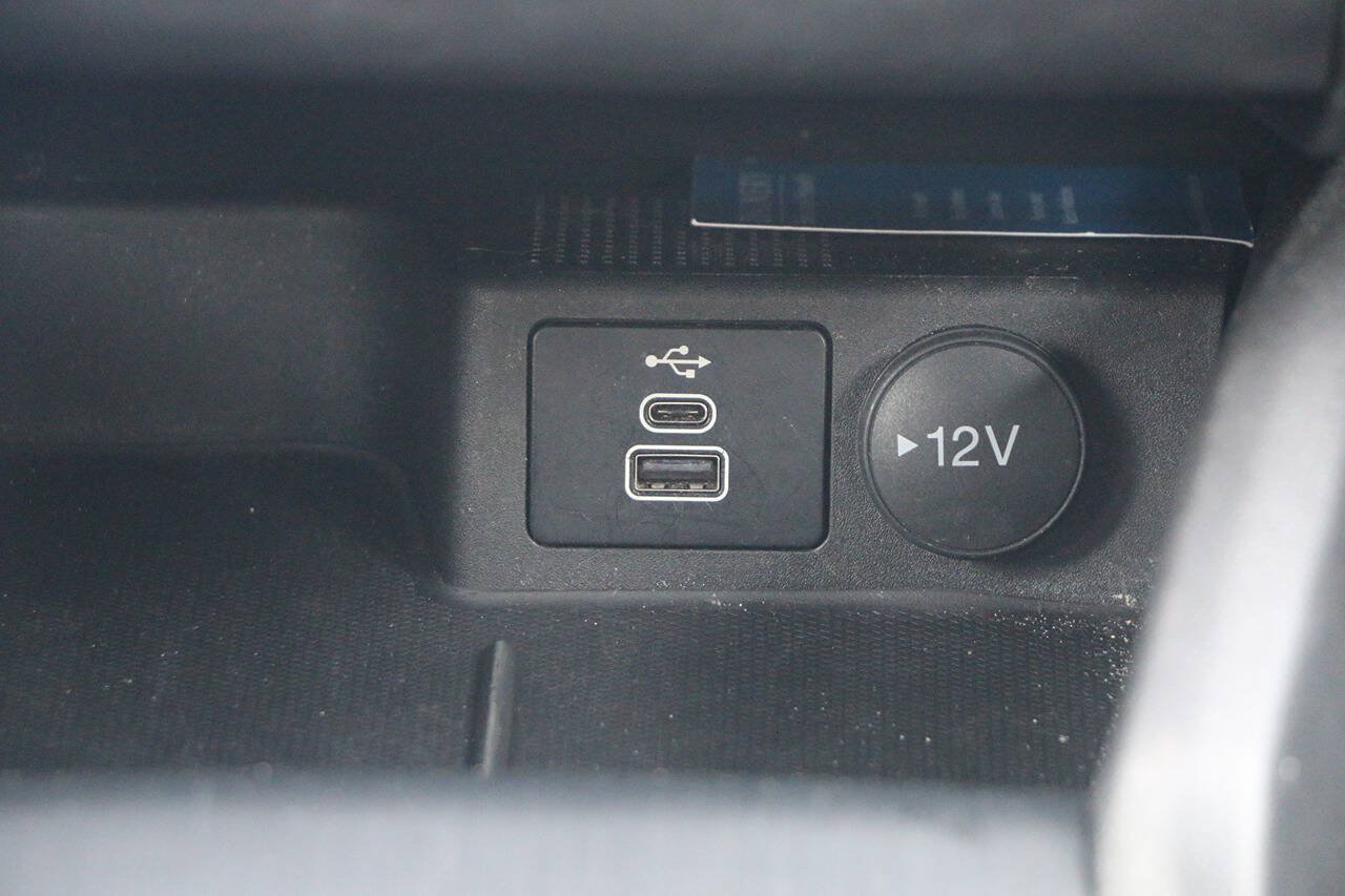 Certified 2025 Ford Escape ST-Line Select AWD/4WD image 23