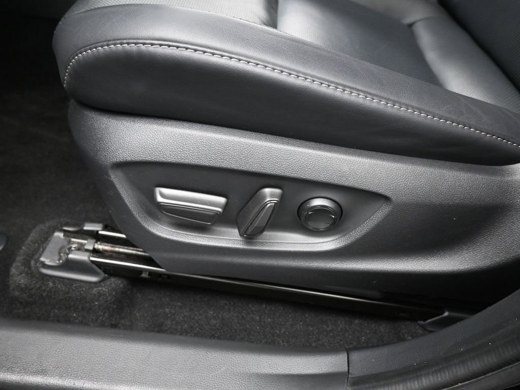 Used 2024 Toyota Crown Limited image 10