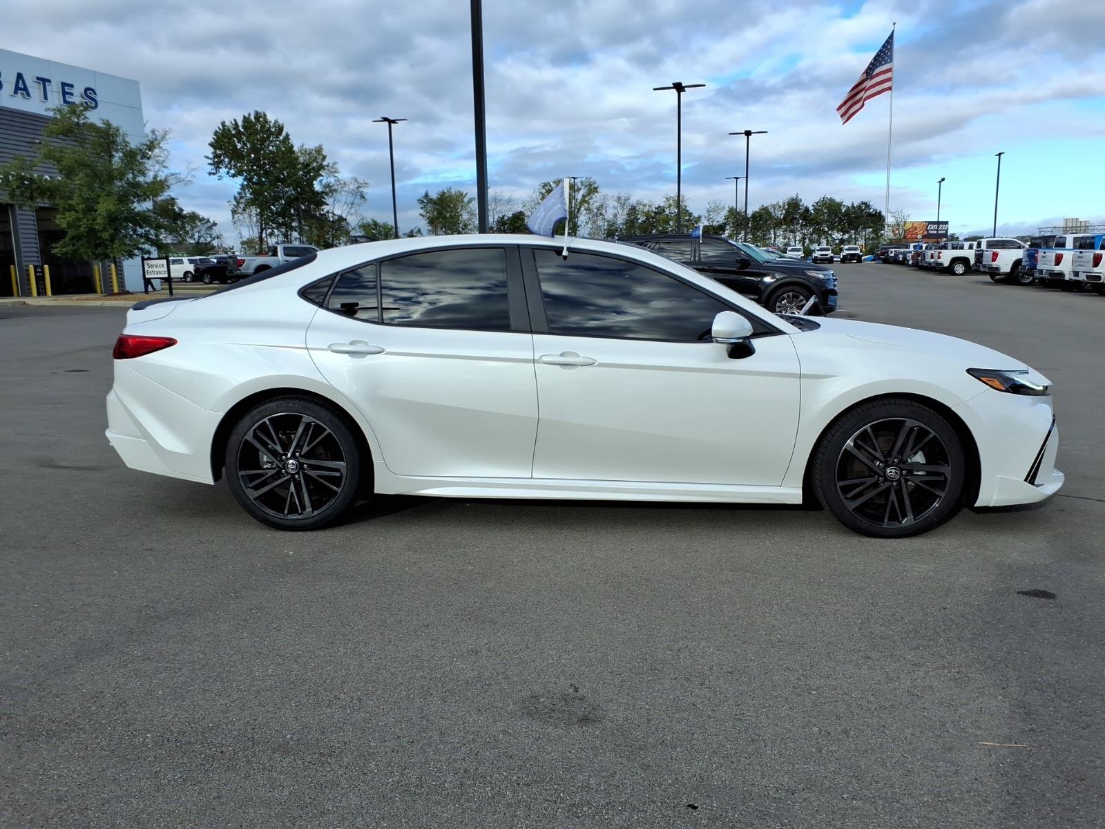 Used 2025 Toyota Camry XSE FWD image 2