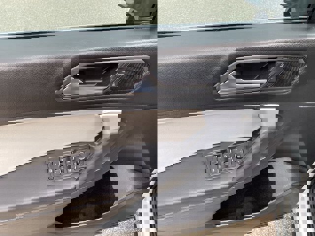 Used 2019 Volkswagen Tiguan SE image 11