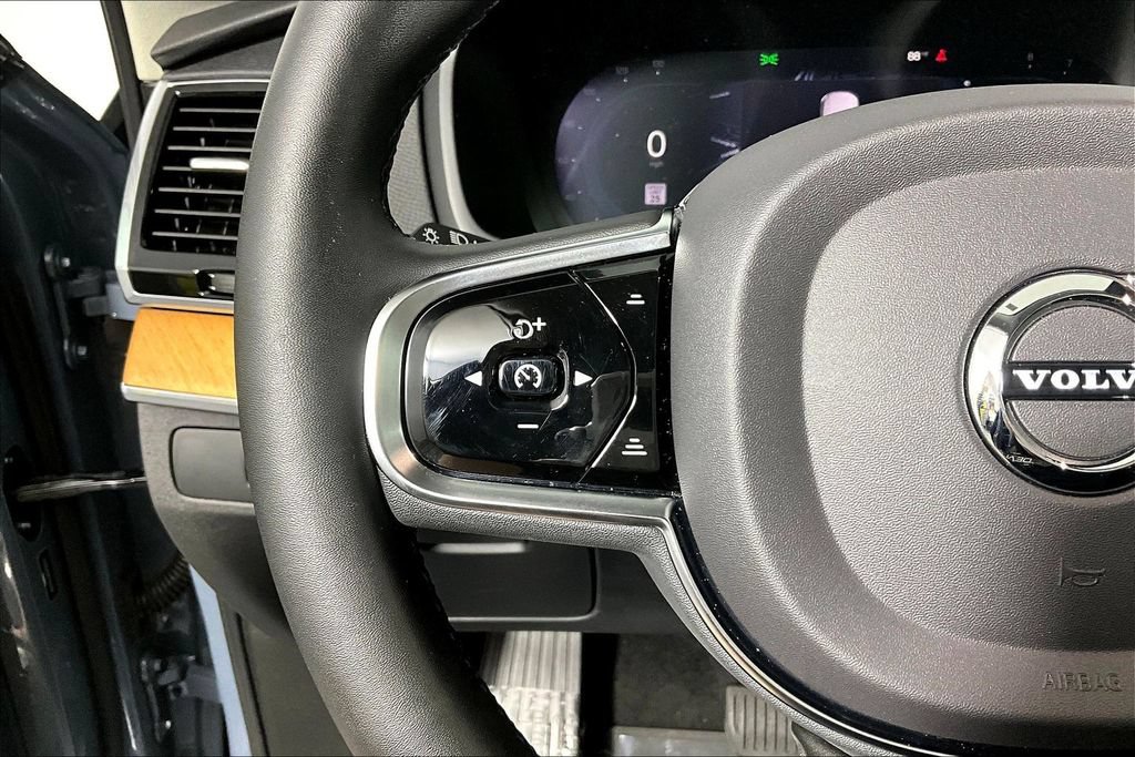 Used 2023 Volvo XC90 B6 Plus AWD/4WD image 18