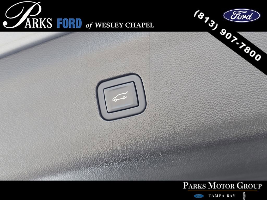 Used 2023 Buick Enclave Avenir w/ Avenir Technology Package AWD/4WD image 9