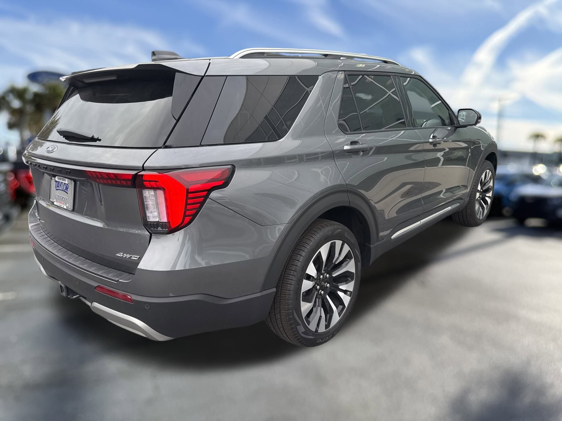 Certified 2025 Ford Explorer Platinum w/ LUX Leather Package image 4