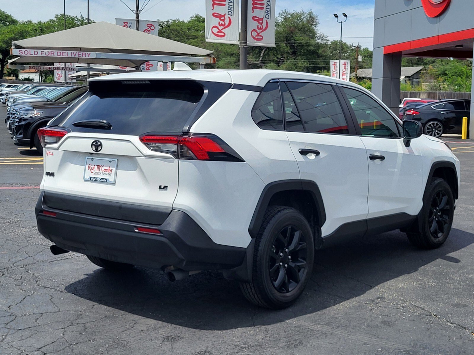 Used 2024 Toyota RAV4 LE FWD image 4