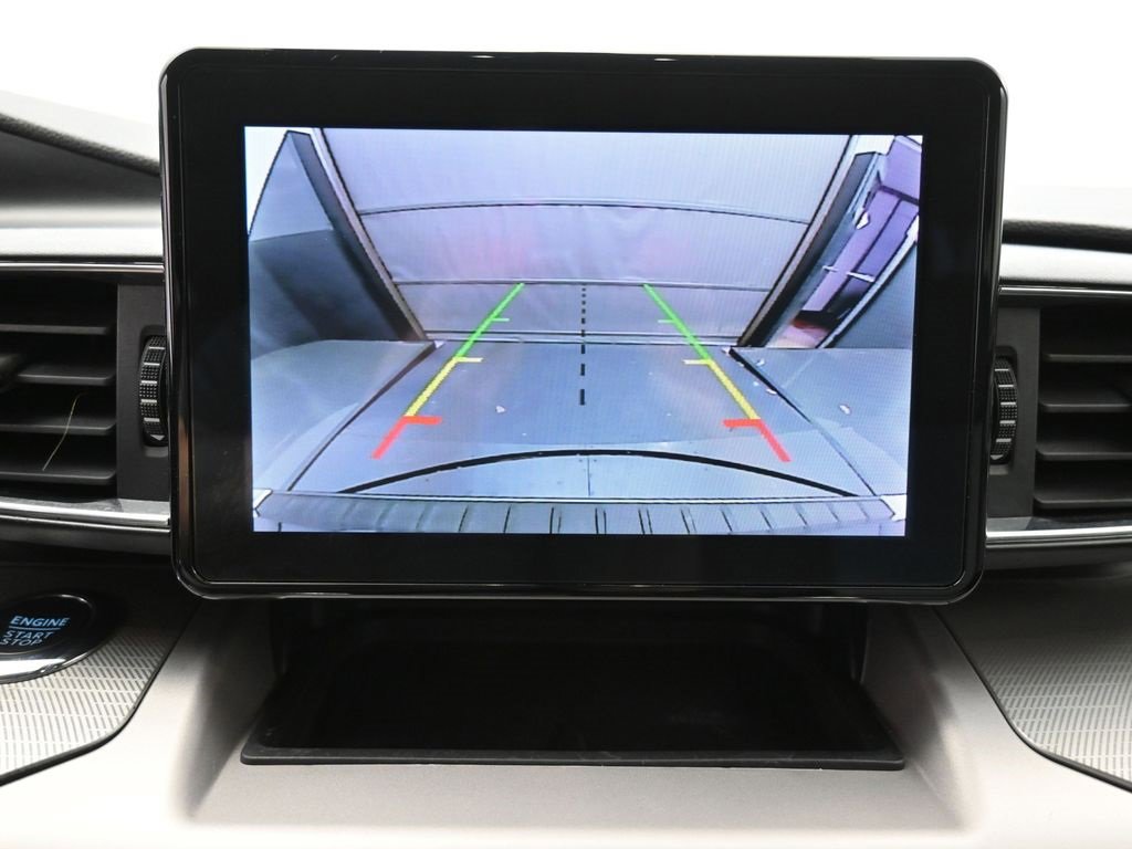 Certified 2022 Ford Explorer XLT w/ Equipment Group 202A image 3