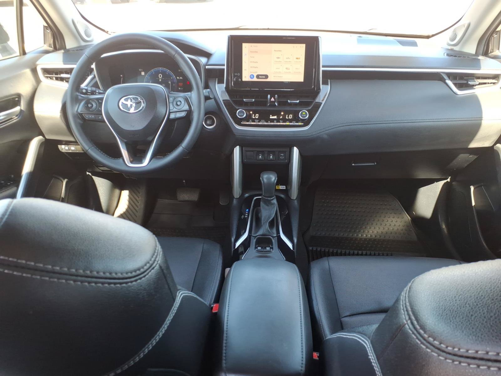 Used 2023 Toyota Corolla Cross XLE w/ Convenience Package FWD image 18