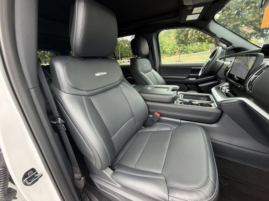 Certified 2026 Ford Expedition Platinum w/ Stealth Appearance Package AWD/4WD image 32