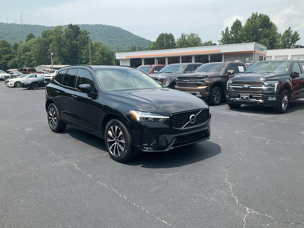 Used 2024 Volvo XC60 B5 Plus w/ Climate Package AWD/4WD image 3