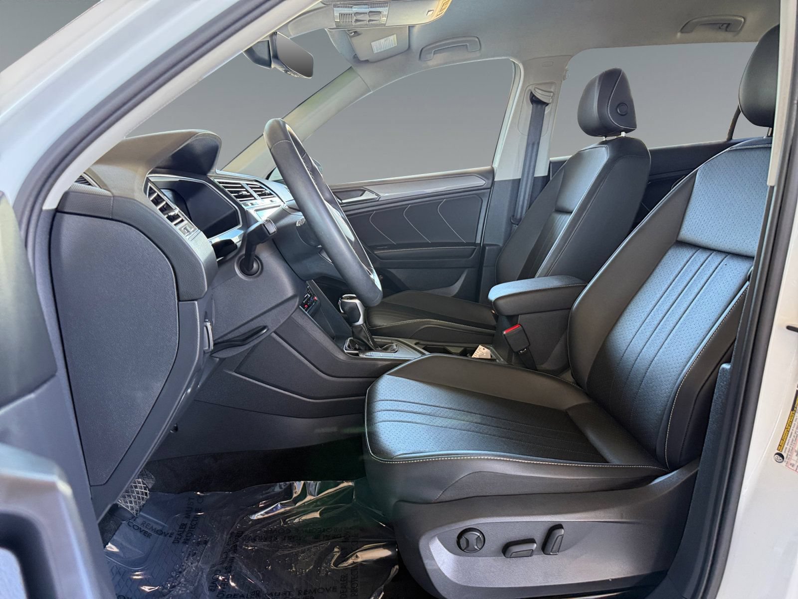Used 2023 Volkswagen Tiguan SE FWD image 12
