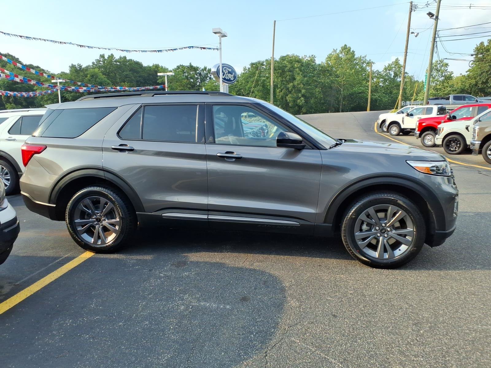 Certified 2023 Ford Explorer XLT w/ Equipment Group 202A AWD/4WD image 9