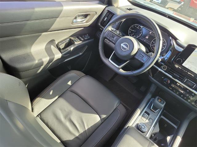 Used 2024 Nissan Pathfinder SL image 15