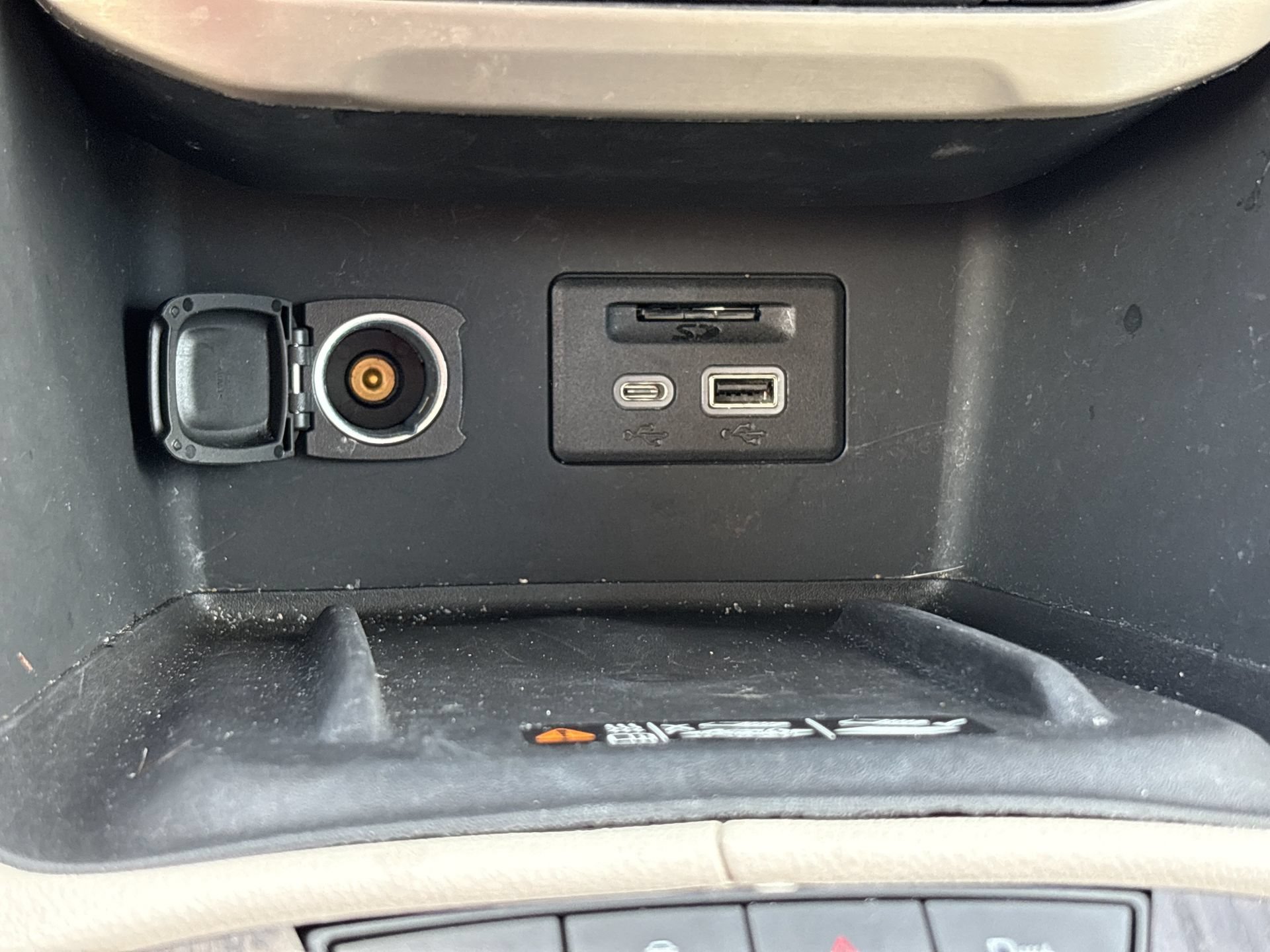 Used 2023 GMC Acadia Denali w/ Denali Ultimate Package FWD image 8