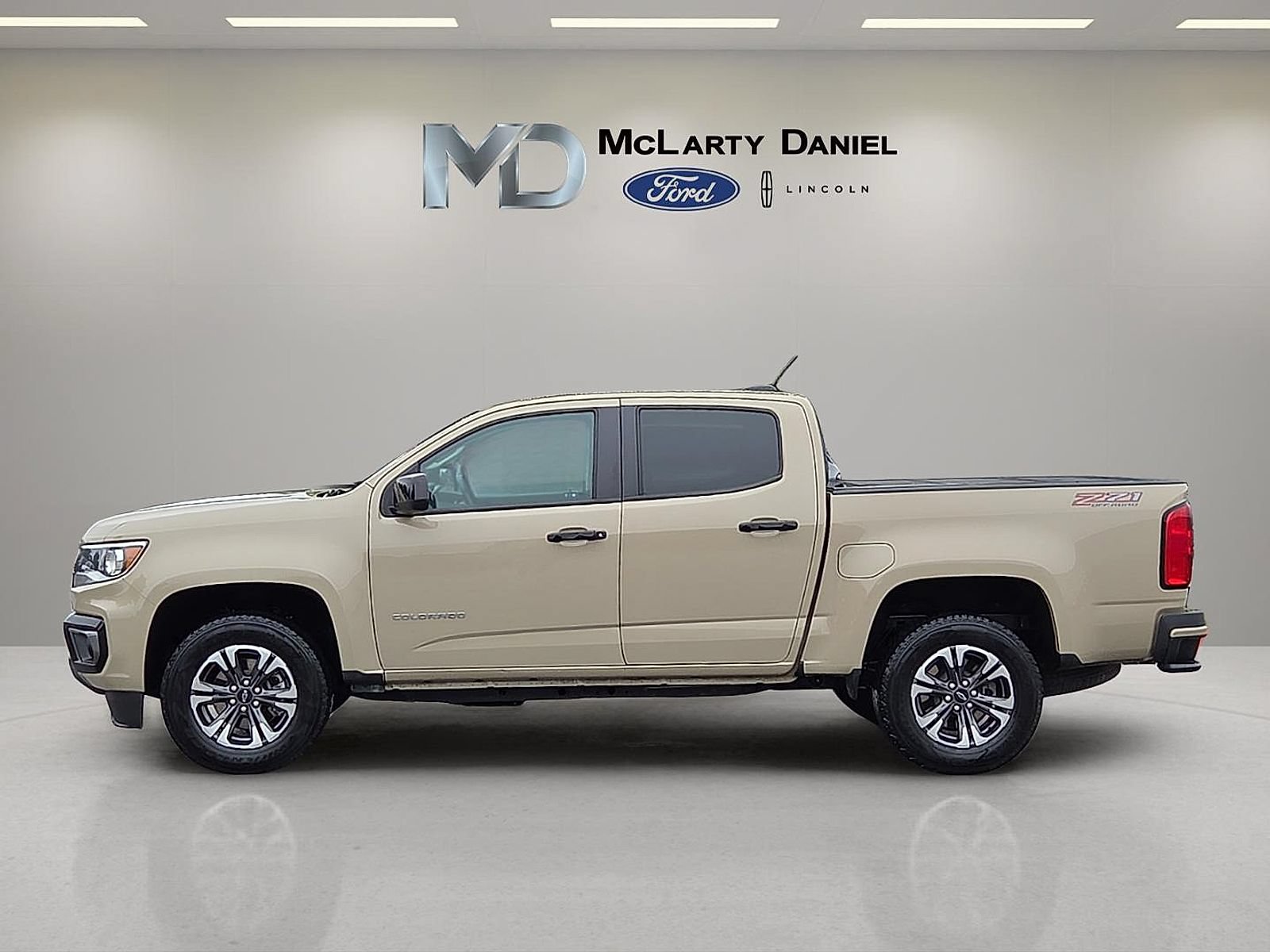 Used 2022 Chevrolet Colorado Z71 AWD/4WD image 3