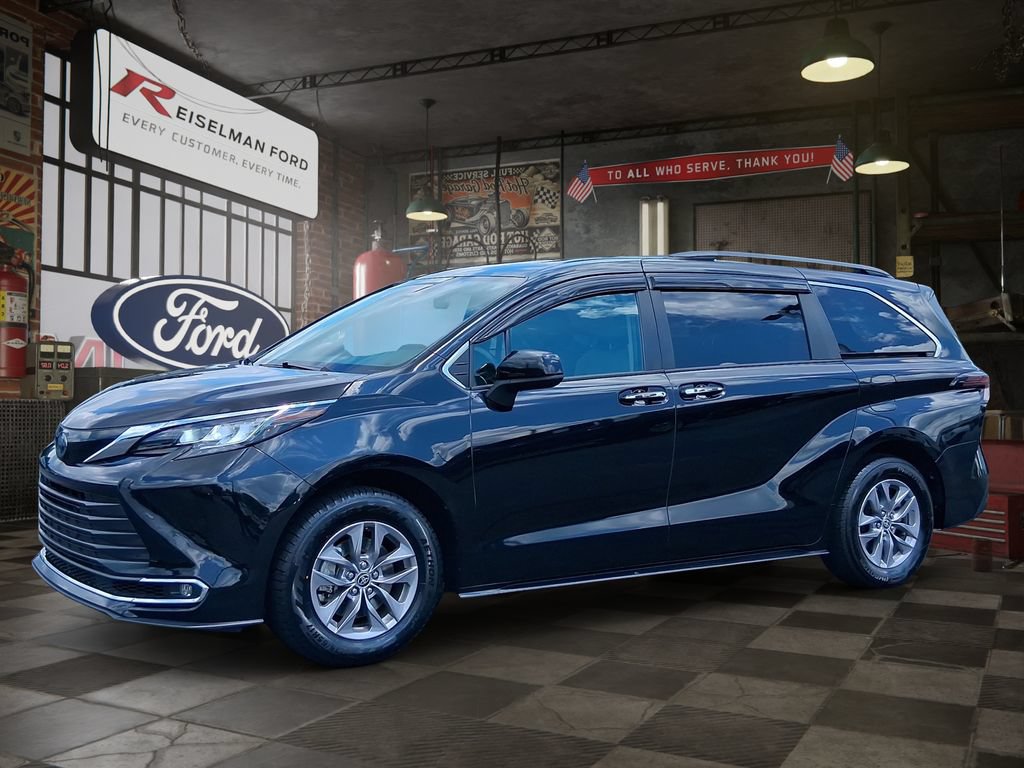 Used 2023 Toyota Sienna XLE