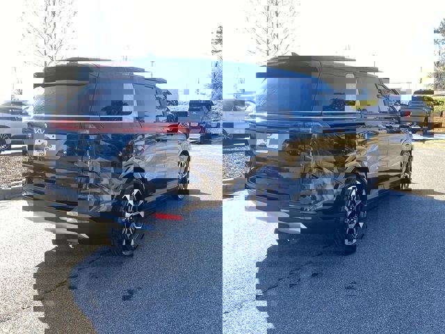 Used 2024 Kia Carnival EX image 5