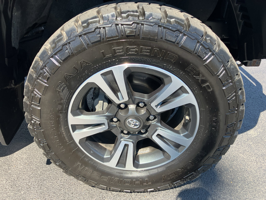 Used 2018 Toyota Tacoma TRD Sport image 12
