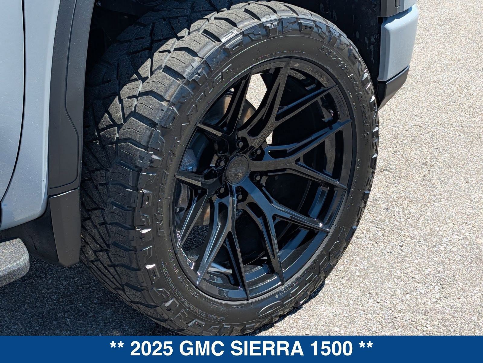 Used 2025 GMC Sierra 1500 AT4 w/ AT4 Premium Package image 13