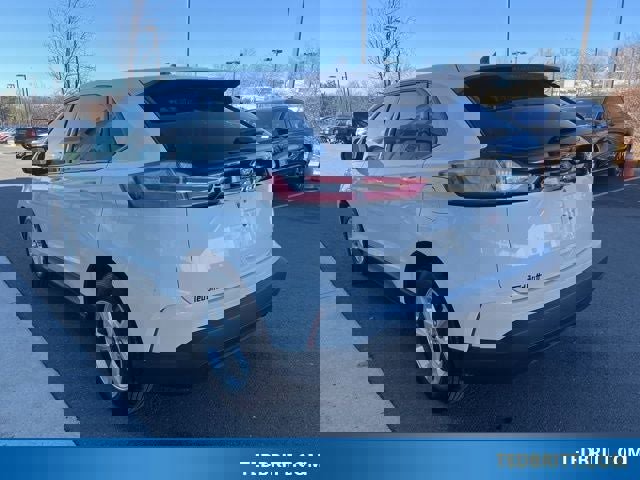 Certified 2024 Ford Edge SE image 3