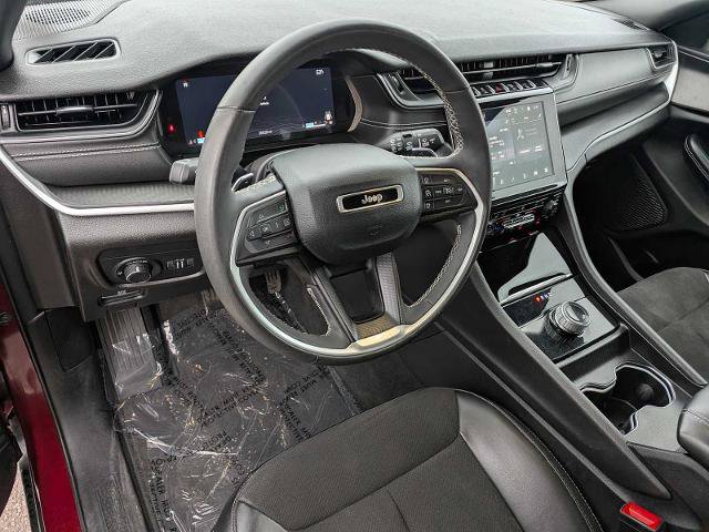 Used 2023 Jeep Grand Cherokee Altitude AWD/4WD image 2