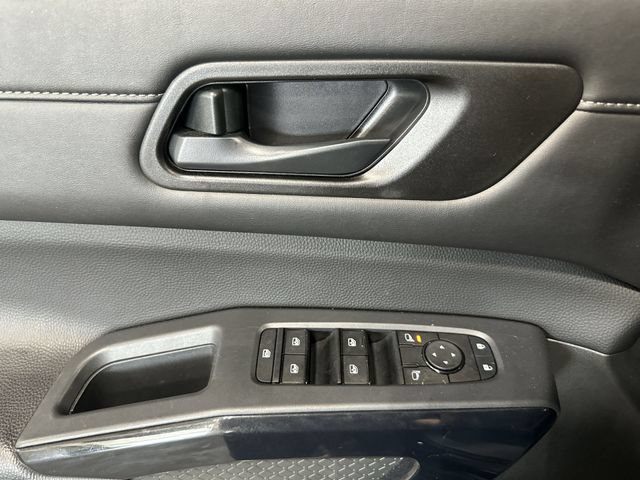 Used 2025 Nissan Pathfinder SV FWD image 19