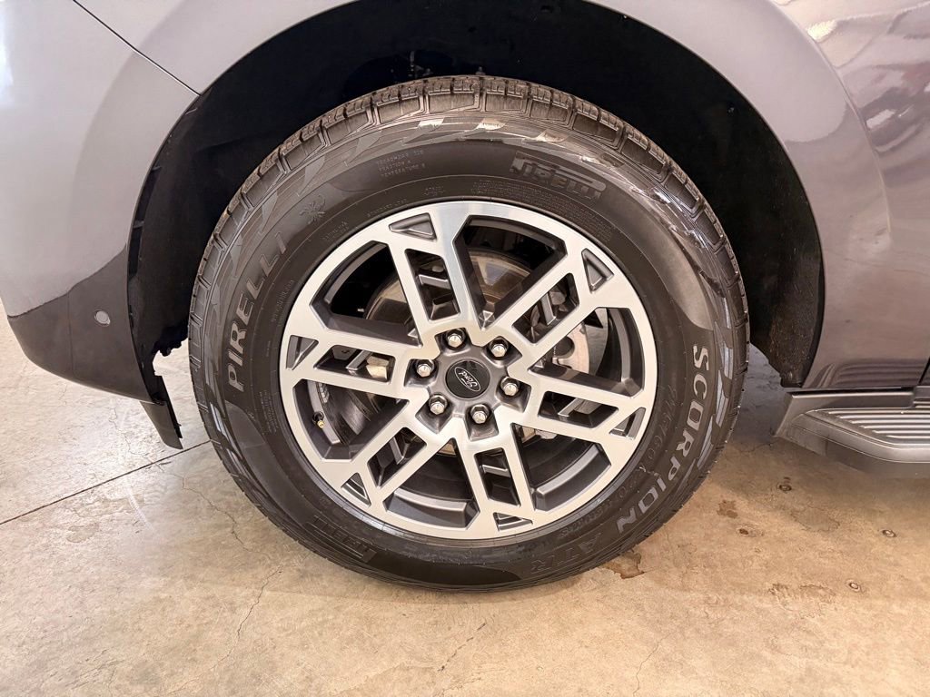 Certified 2025 Ford Expedition Active AWD/4WD image 18
