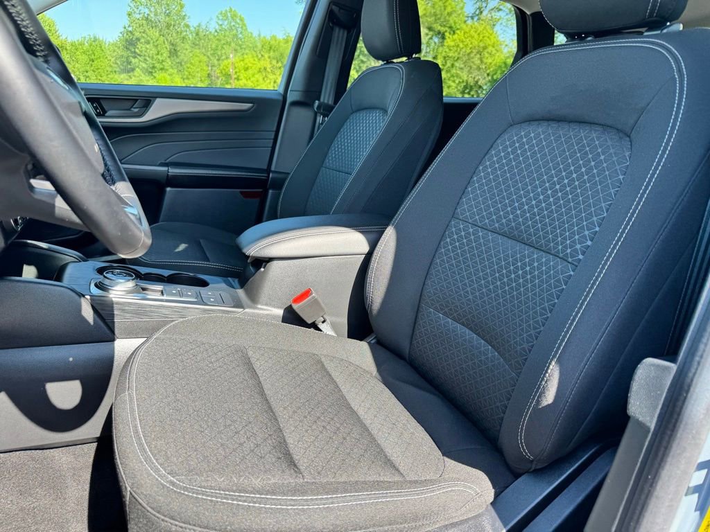 Certified 2025 Ford Escape Active w/ Cold Weather Package FWD image 15