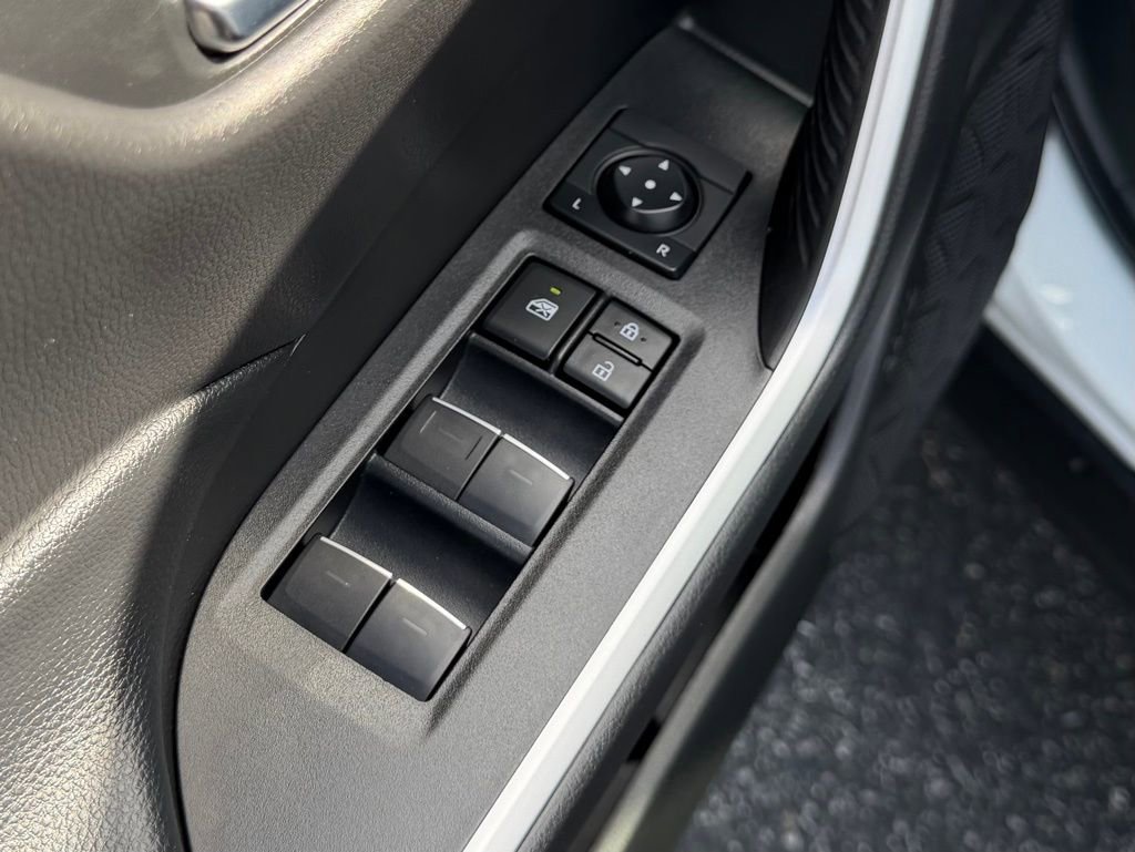 Used 2022 Toyota RAV4 XLE Premium image 15
