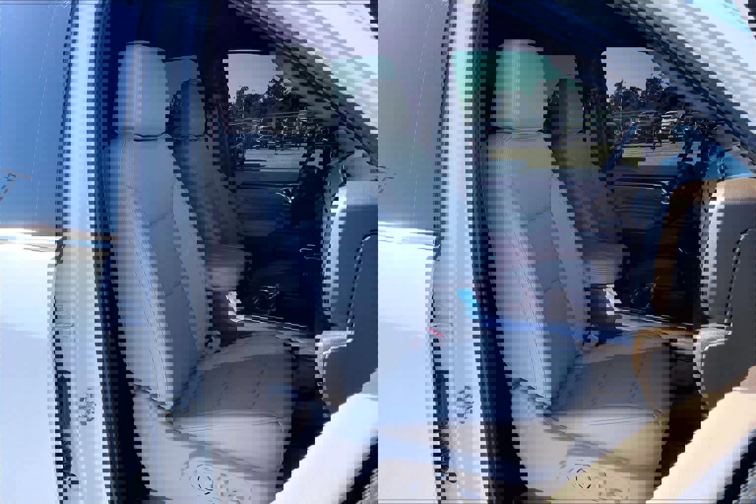 Used 2025 Chevrolet Silverado 3500 LTZ w/ LTZ Premium Package image 11