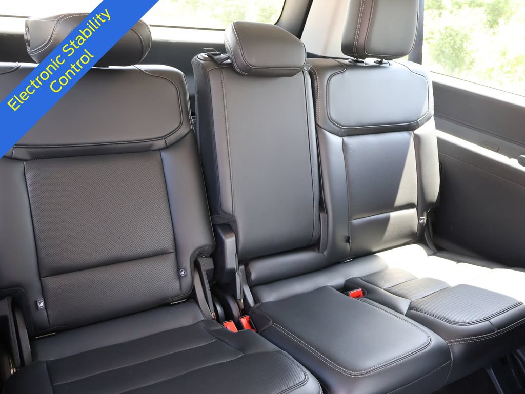 Certified 2025 Ford Expedition Max Platinum w/ Driver's Package AWD/4WD image 14