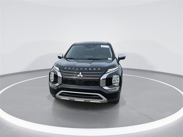 Used 2023 Mitsubishi Outlander SE image 2