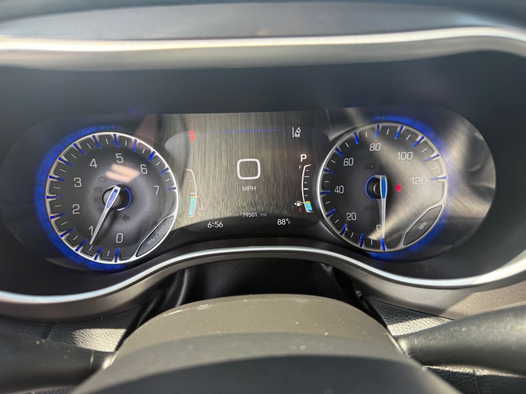 Used 2024 Chrysler Pacifica Touring-L FWD image 29
