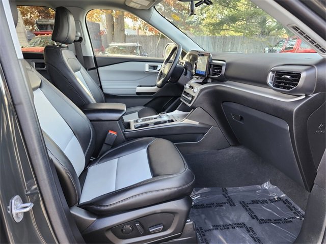 Certified 2022 Ford Explorer XLT w/ Equipment Group 202A image 11