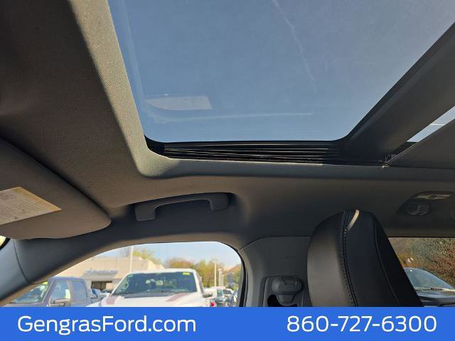 Certified 2022 Ford Explorer XLT w/ Equipment Group 202A AWD/4WD image 30