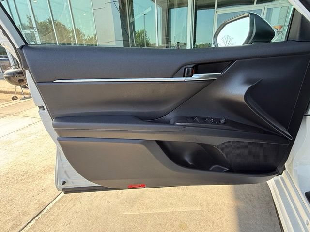 Used 2022 Toyota Camry SE FWD image 12