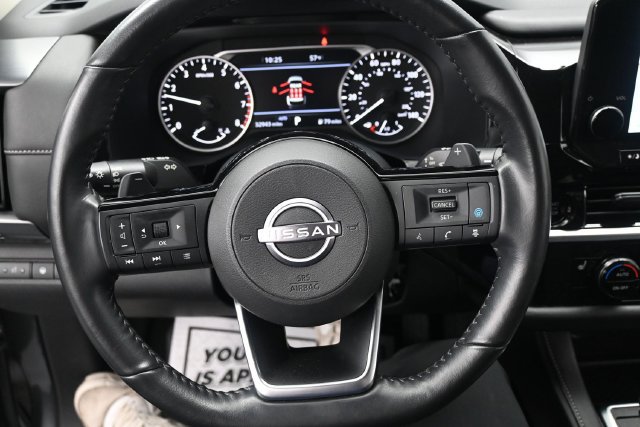 Used 2025 Nissan Pathfinder SL AWD/4WD image 10