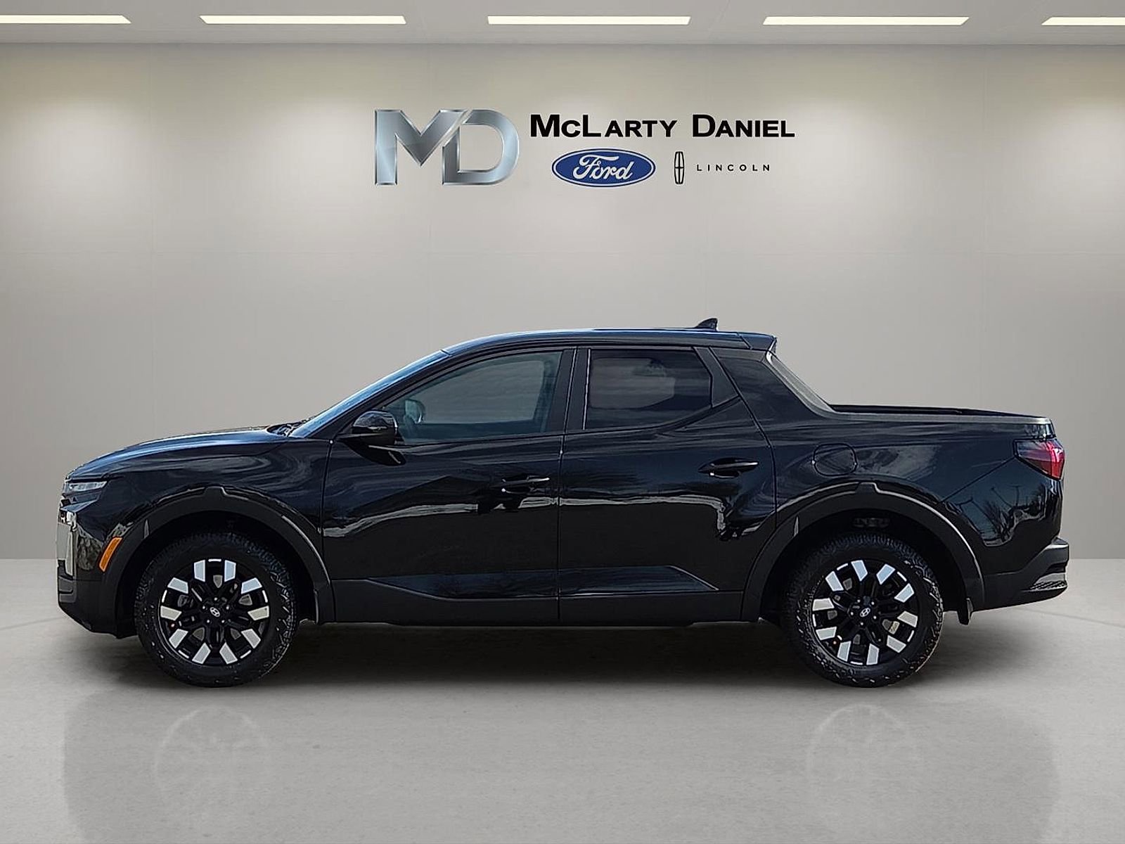 Used 2025 Hyundai Santa Cruz SE image 3