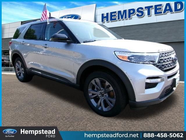 Certified 2023 Ford Explorer XLT w/ Equipment Group 202A AWD/4WD image 3