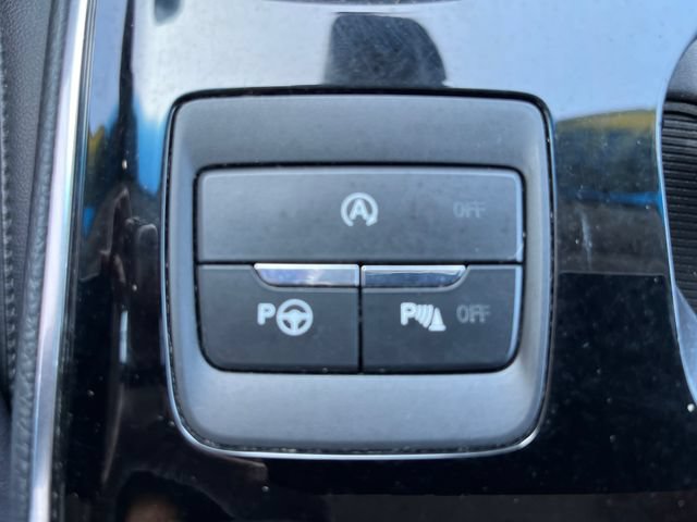 Certified 2019 Ford Edge Titanium w/ Equipment Group 301A FWD image 37