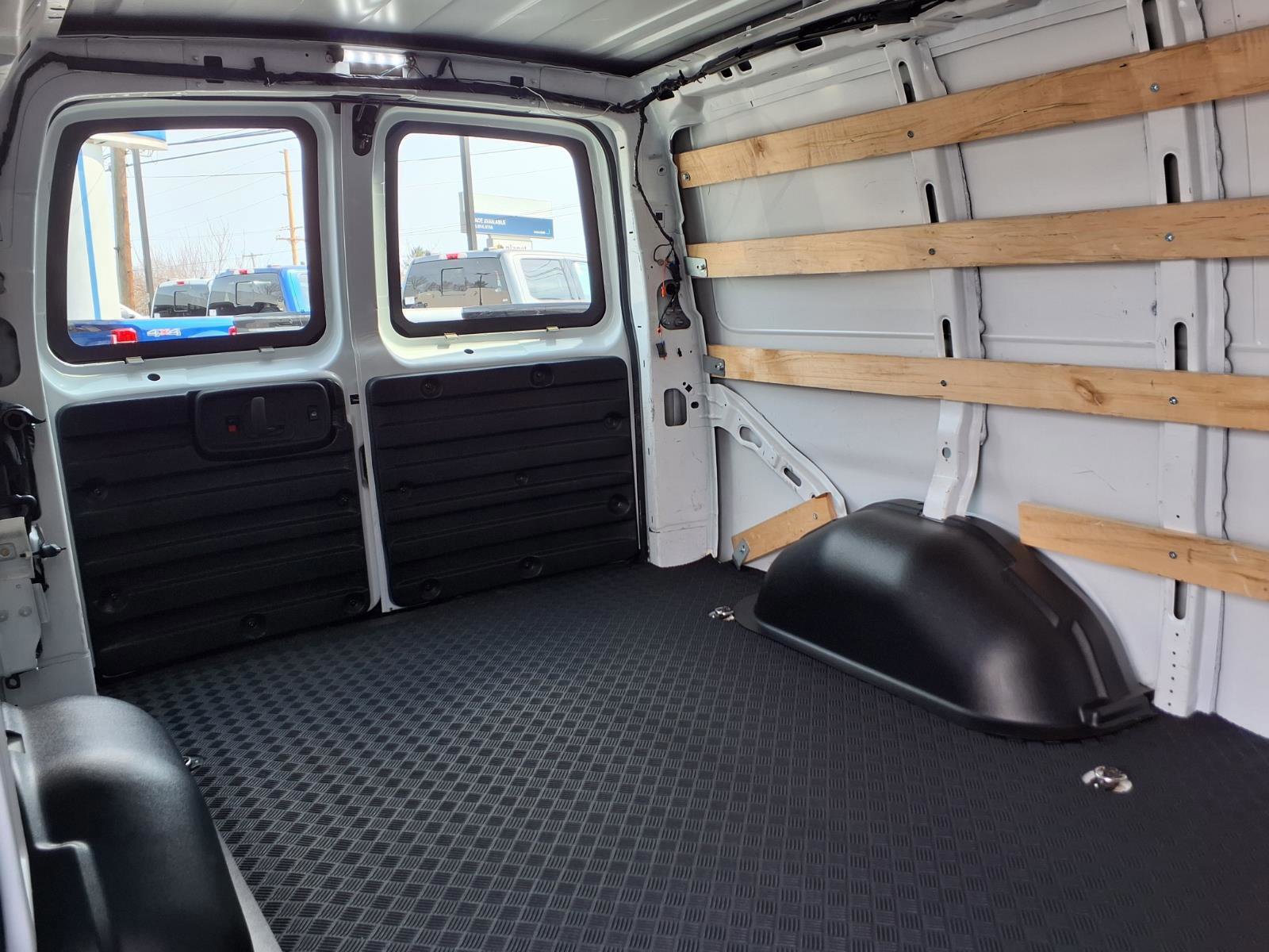 Used 2024 GMC Savana 2500 w/ Driver Convenience Package image 13