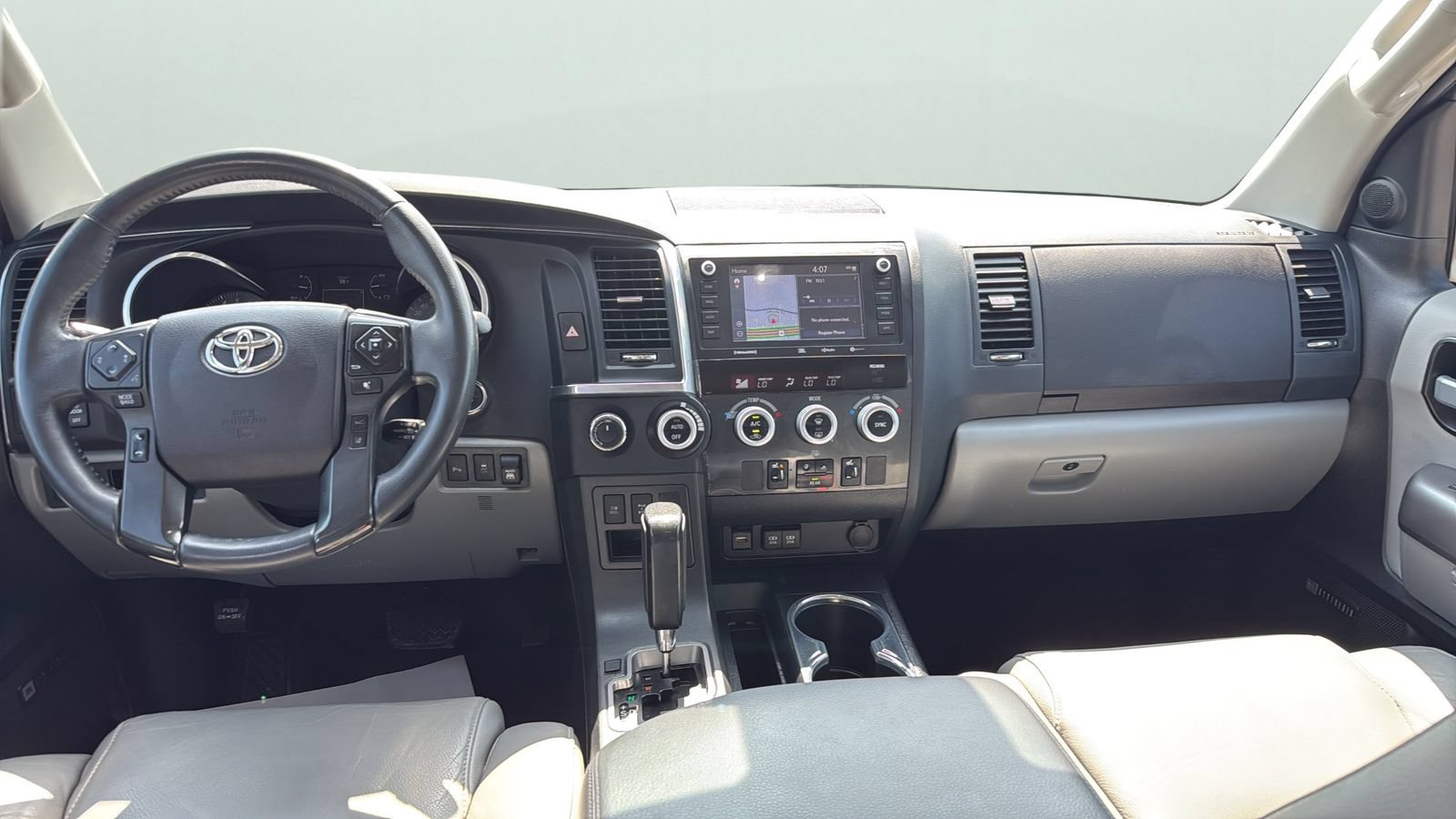 Used 2021 Toyota Sequoia Limited w/ Safety & Convenience Package AWD/4WD image 22