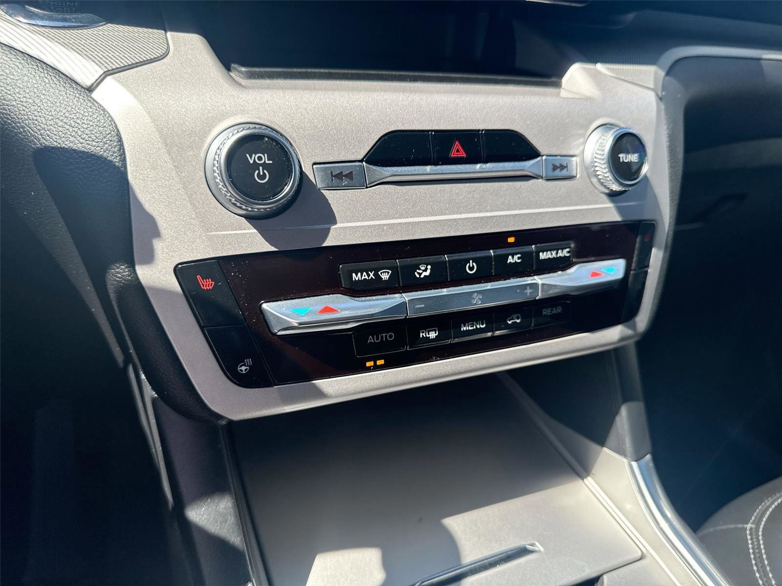 Certified 2024 Ford Explorer XLT w/ Equipment Group 202A image 18