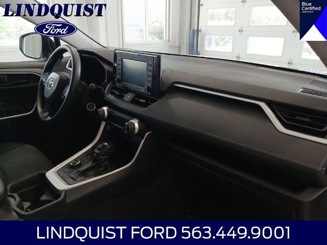 Used 2021 Toyota RAV4 LE AWD/4WD image 17