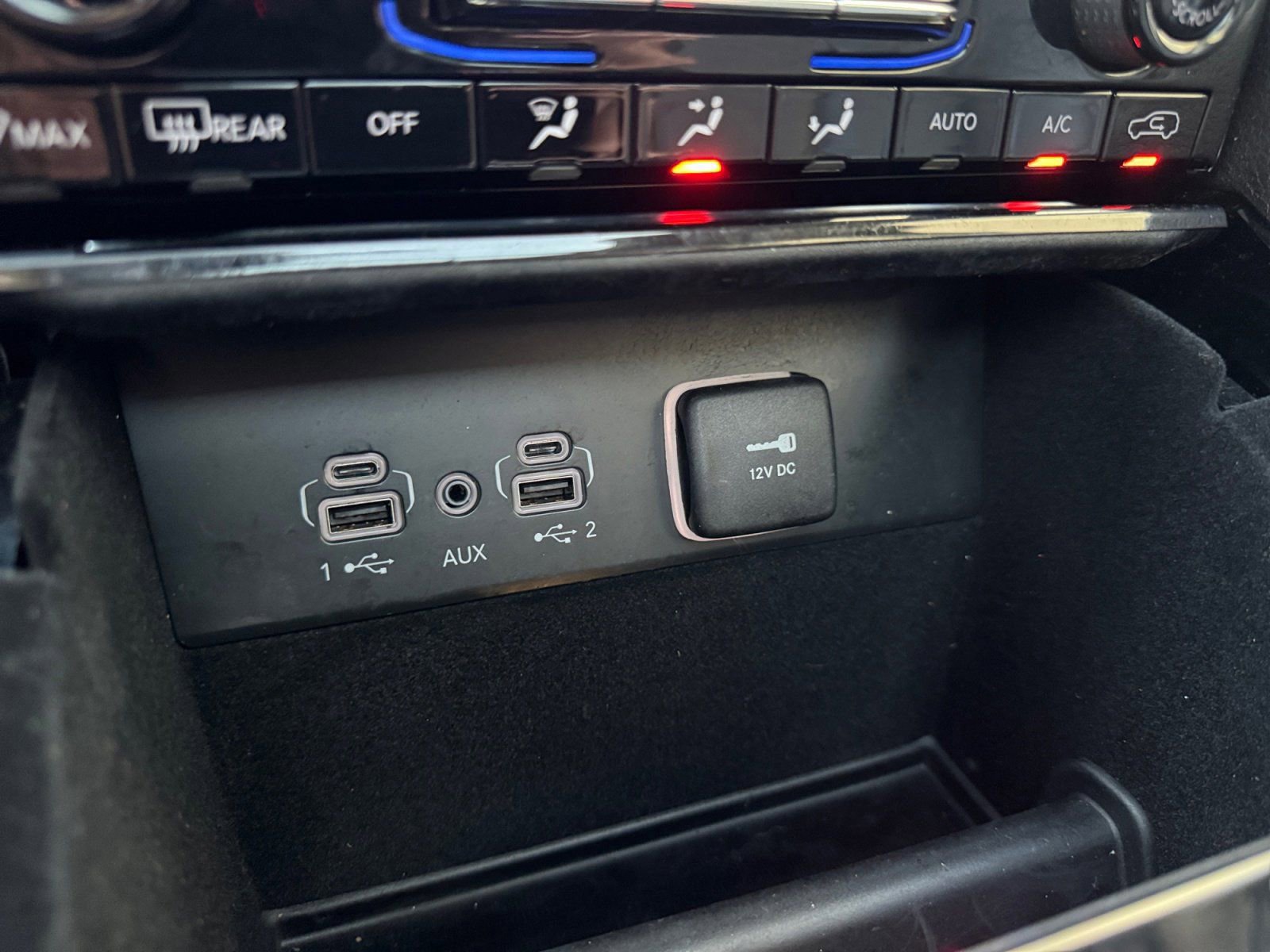 Used 2022 Jeep Grand Cherokee L Limited w/ Black Appearance Package image 25